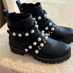 BP. Kora 2 lug chelsea pearl boots, size 8.5